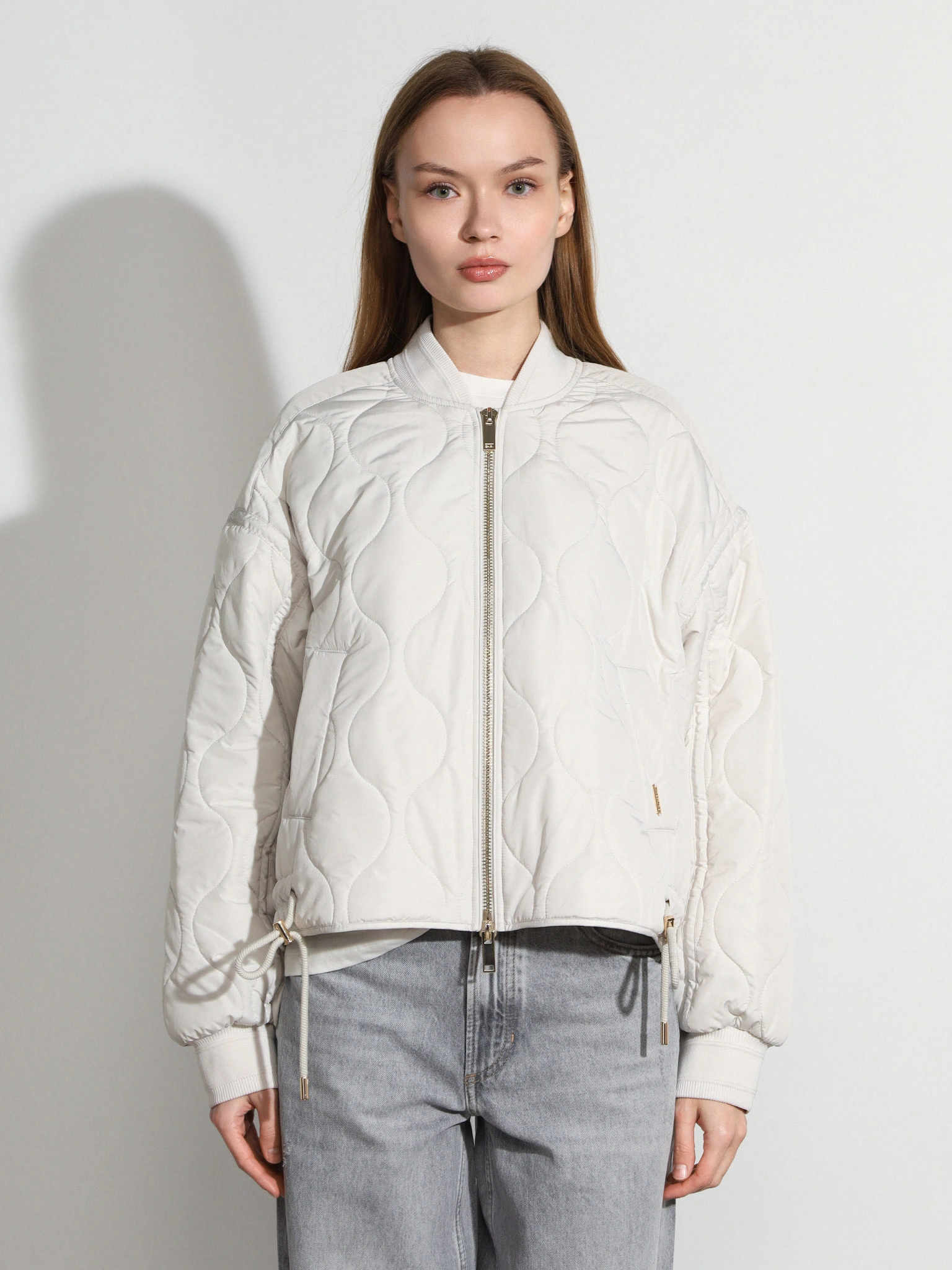 Куртка укороченная серого цвета свободного кроя